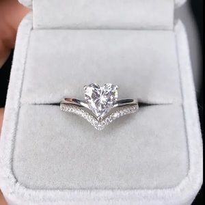 Hollow Promise Ring Inlaid Heart Shape Zircon SIZE 5 ***New in box